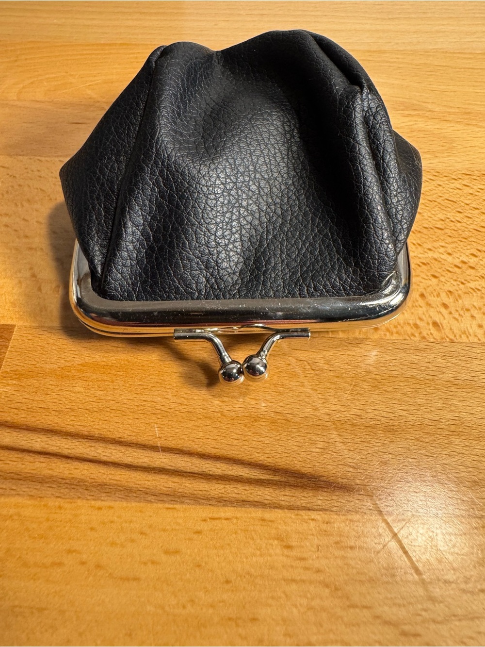 Classic Black Leather Kiss-Lock Coin Purse great for air pod storage